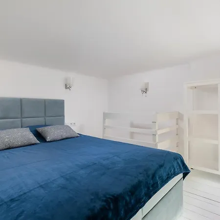 Królewska By Your Freedom *